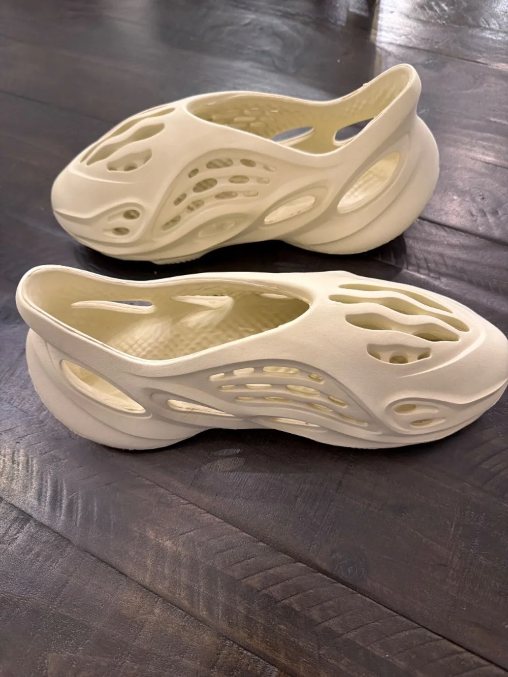 Men’s size 10 Yeezy Foam Runner